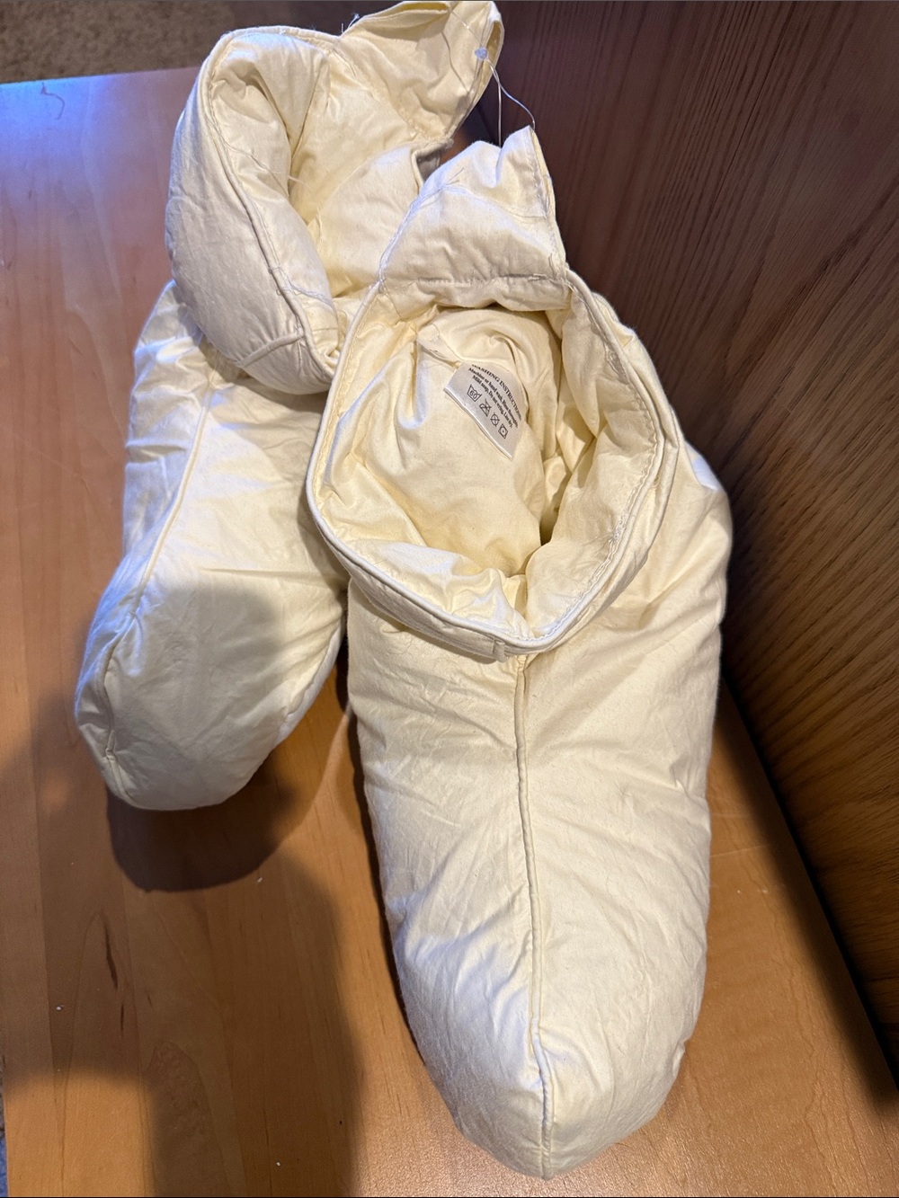 Plush Cream Puffer Slippers - Lightweight Insulated Home Booties